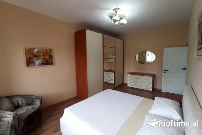 Shtepi me qera Apartament ne Tirane, 2+1, Mobilimi E mobiluar, Pagesa 550  Euro.