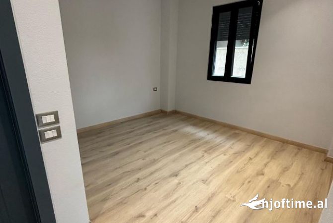 Ambient biznesi me qera 3+1 ne Tirane - 1,100 Euro