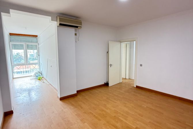 Ambient biznesi me qera 3+1 ne Tirane - 1,500 Euro