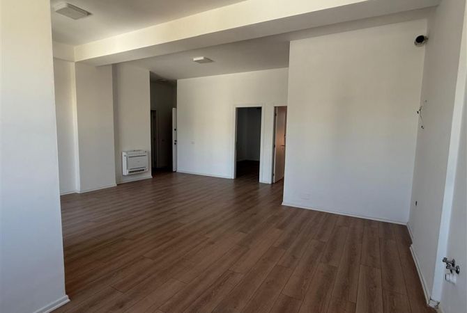Ambient biznesi me qera 3+1 ne Tirane - 650 Euro