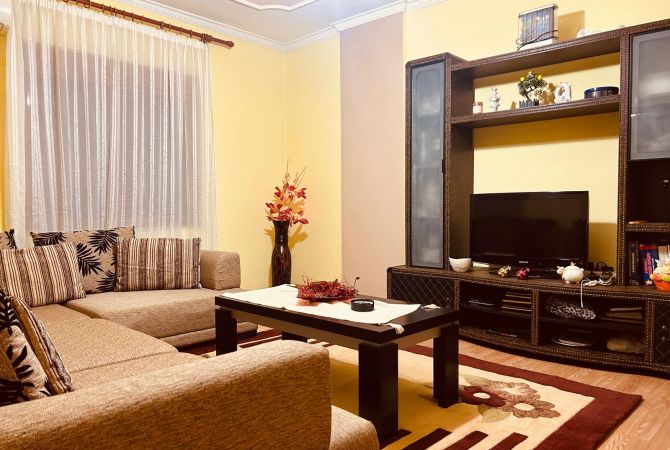 Shtepi me qera 2+1 ne Tirane - 390 Euro