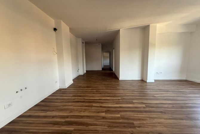 Ambient biznesi me qera 3+1 ne Tirane - 550 Euro