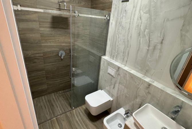 Shtepi ne shitje Apartament ne Tirane, 2+1, Mobilimi E mobiluar, Pagesa 185,000  Euro.