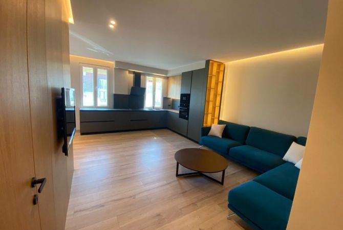 Shtepi me qera Apartament ne Tirane, 2+1, Mobilimi E mobiluar, Pagesa 1,000  Euro.