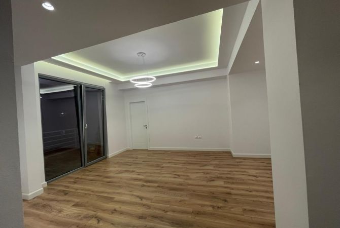 Shtepi ne shitje Apartament ne Tirane, 2+1, Mobilimi Bosh, pa mobiluar, Pagesa 212,000  Euro.