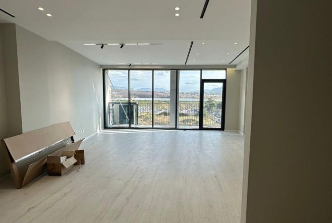 Ambient biznesi me qera 3+1 ne Tirane - 1,300 Euro