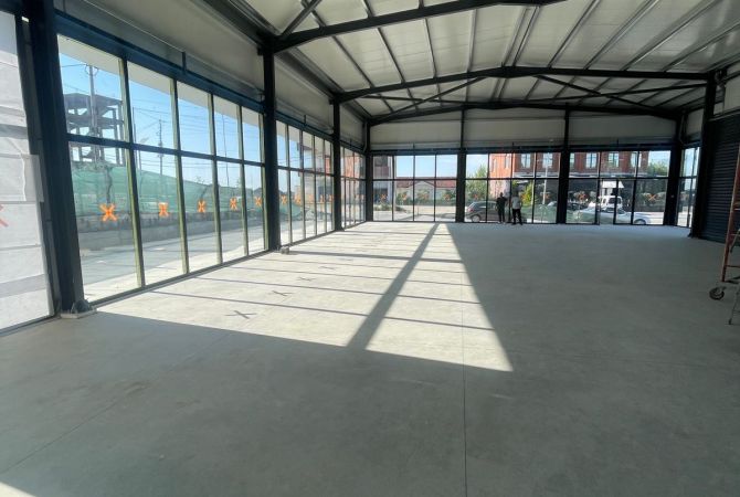 Business Property for Rent 4+1 in Tirana - 1,700 Dollar