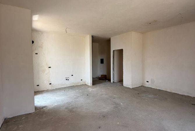 Shtepi ne shitje Apartament ne Tirane, 2+1, Mobilimi Bosh, pa mobiluar, Pagesa 288,160  Dollar.