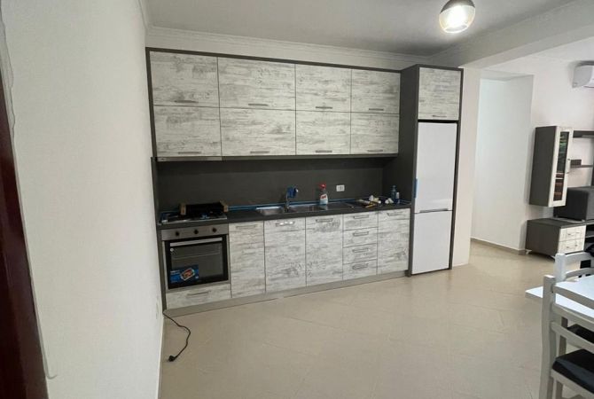 Shtepi me qera Apartament ne Tirane, 2+1, Mobilimi E mobiluar, Pagesa 500  Euro.