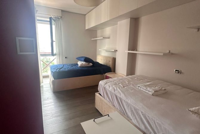 Shtepi me qera 3+1 ne Tirane - 2,000 Euro