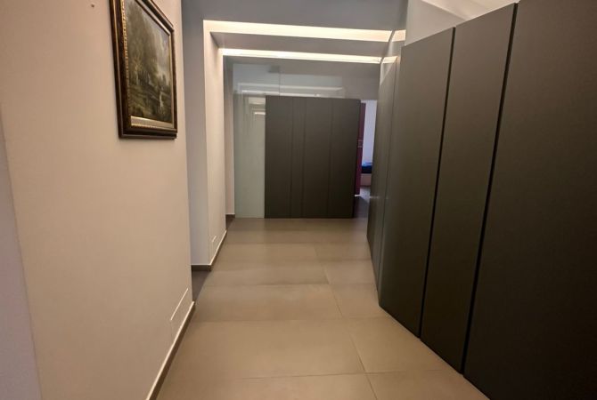 Shtepi me qera Apartament ne Tirane, 3+1, Mobilimi Bosh, pa mobiluar, Pagesa 2,000  Euro.