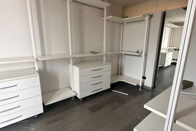 Shtepi me qera Apartament ne Tirane, 3+1, Mobilimi Bosh, pa mobiluar, Pagesa 2,000  Euro.