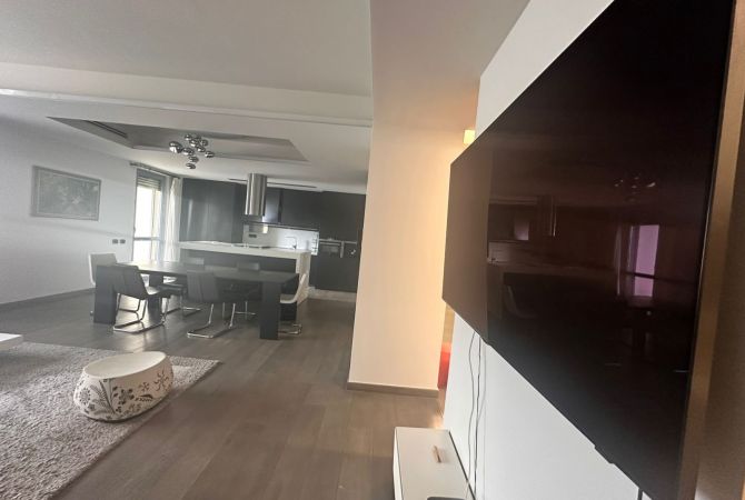Shtepi me qera Apartament ne Tirane, 3+1, Mobilimi Bosh, pa mobiluar, Pagesa 2,000  Euro.