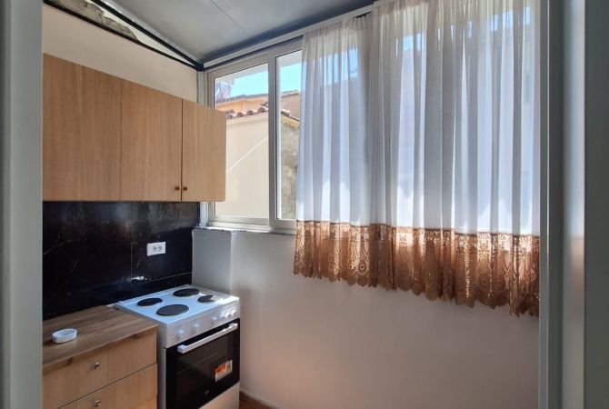 Shtepi me qera Apartament ne Tirane, 1+1, Mobilimi E mobiluar, Pagesa 500  Euro.