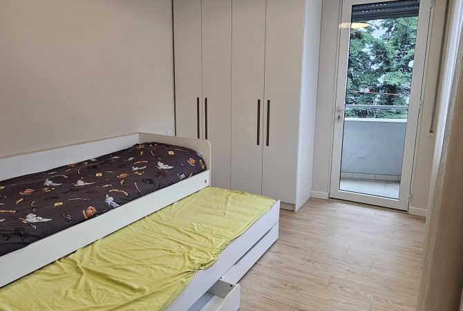 Shtepi ne shitje Apartament ne Tirane, 3+1, Mobilimi E mobiluar, Pagesa 320,000  Euro.