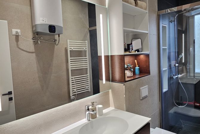 Shtepi ne shitje Apartament ne Tirane, 3+1, Mobilimi E mobiluar, Pagesa 320,000  Euro.