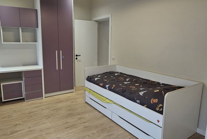 Shtepi ne shitje Apartament ne Tirane, 3+1, Mobilimi E mobiluar, Pagesa 320,000  Euro.
