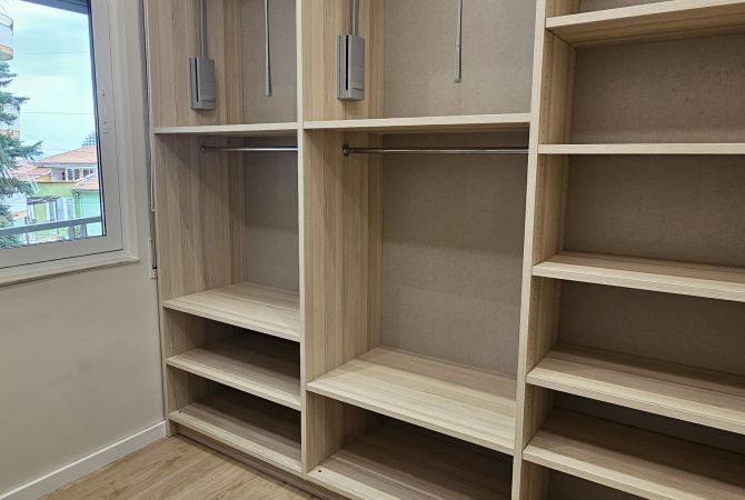 Shtepi ne shitje Apartament ne Tirane, 3+1, Mobilimi E mobiluar, Pagesa 320,000  Euro.