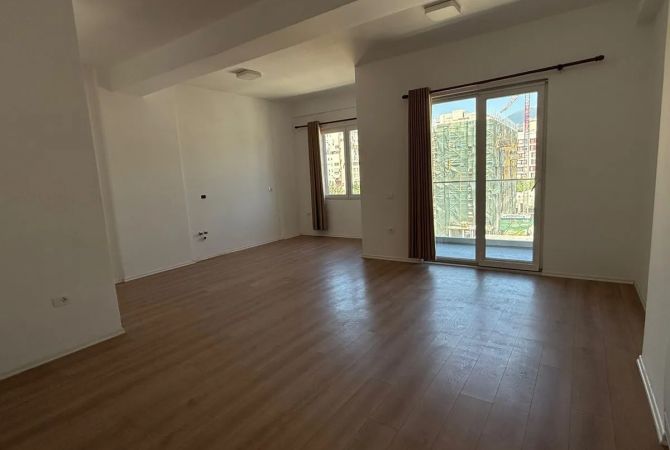 Shtepi me qera Apartament ne Tirane, 2+1, Mobilimi Bosh, pa mobiluar, Pagesa 650  Euro.