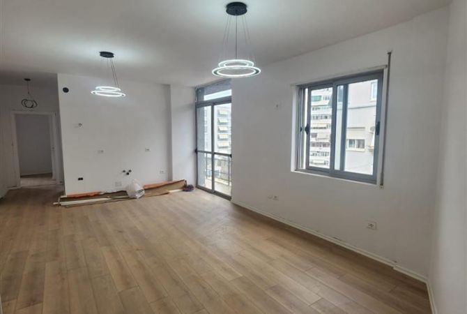 Shtepi ne shitje Apartament ne Tirane, 2+1, Mobilimi Bosh, pa mobiluar, Pagesa 235,000  Euro.