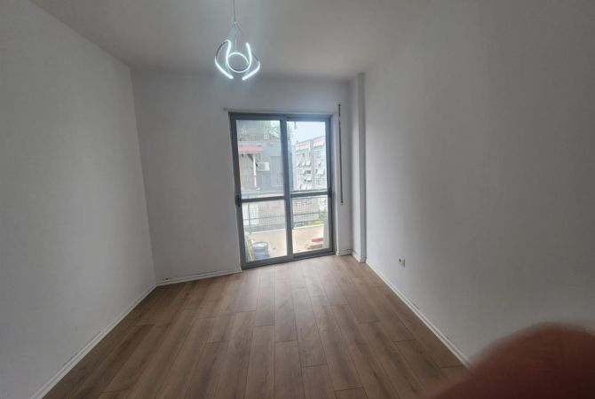 Shtepi ne shitje Apartament ne Tirane, 2+1, Mobilimi Bosh, pa mobiluar, Pagesa 235,000  Euro.