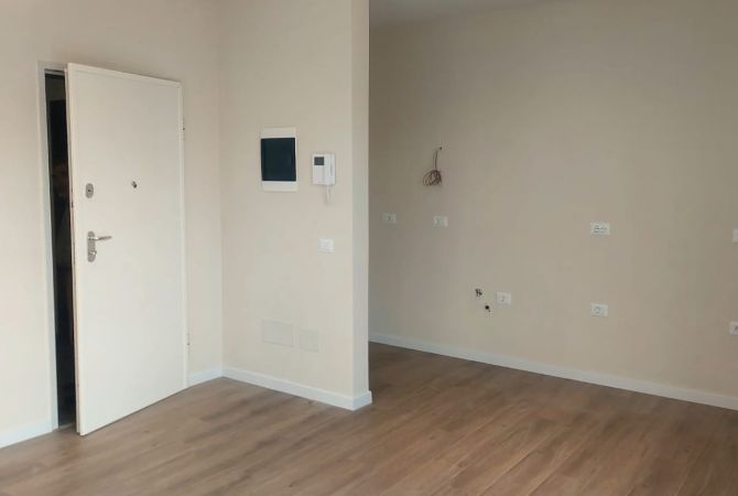 Ambient biznesi me qera 3+1 ne Tirane - 1,400 Euro