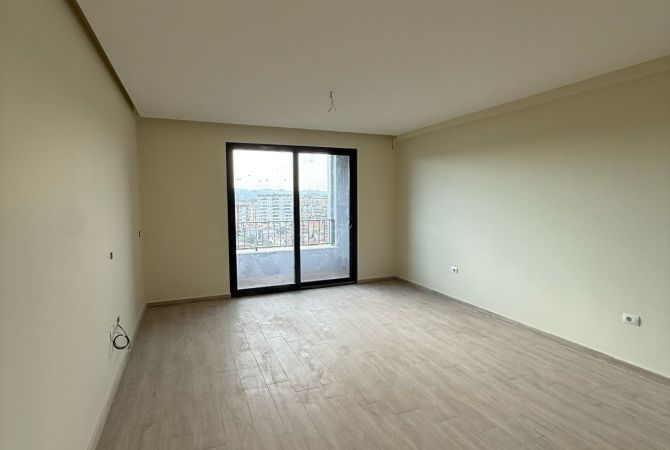 Shtepi ne shitje Apartament ne Tirane, 3+1, Mobilimi Bosh, pa mobiluar, Pagesa 250,000  Euro.