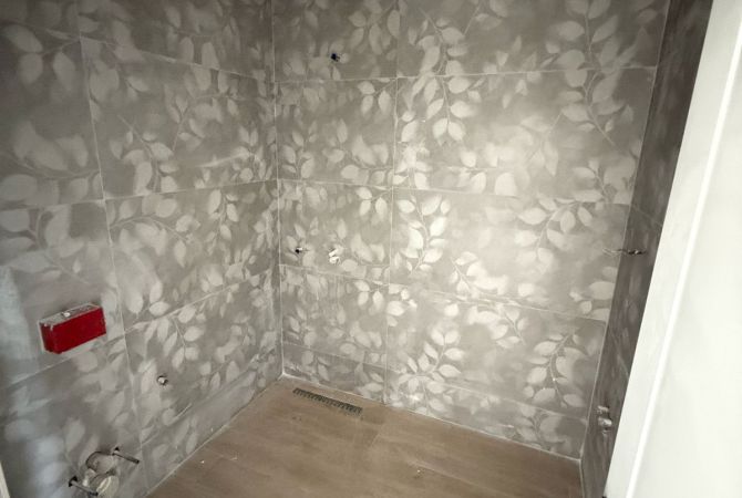 Shtepi ne shitje Apartament ne Tirane, 3+1, Mobilimi Bosh, pa mobiluar, Pagesa 250,000  Euro.