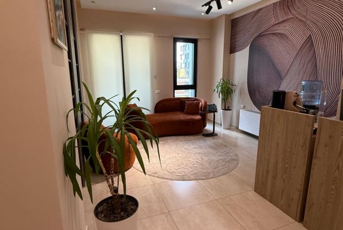 Ambient biznesi me qera 3+1 ne Tirane - 950 Euro