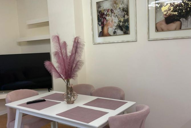 Shtepi me qera 2+1 ne Tirane - 1,200 Euro