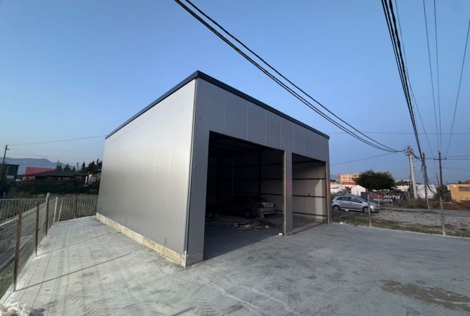 Ambiente Commerciale in Affitto 4+1 a Tirana - 1,100 Euro