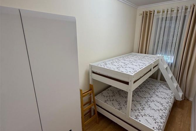 Shtepi me qera Apartament ne Tirane, 2+1, Mobilimi E mobiluar, Pagesa 1,200  Euro.