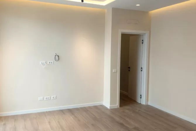 Ambjent biznesi me qera 3+1 ne Tirane - 1,300 Euro