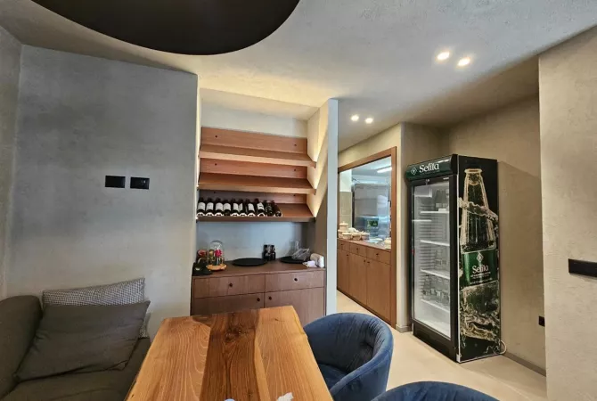 Ambient biznesi me qera 2+1 ne Tirane - 1,700 Euro