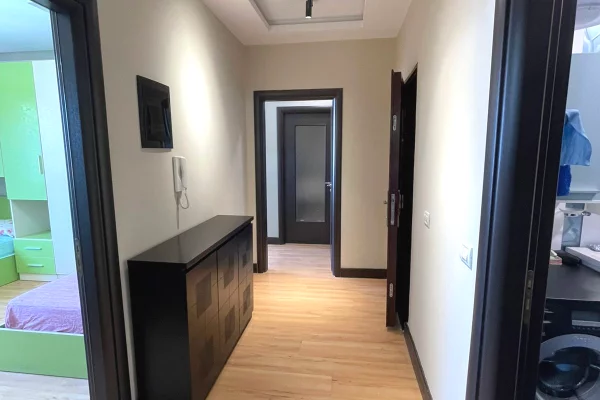 Shtepi ne shitje Apartament ne Tirane, 2+1, Mobilimi E mobiluar, Pagesa 157,000  Euro.