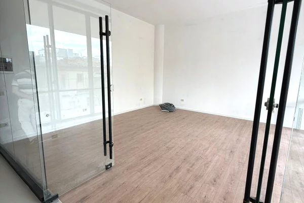 Business Property for Rent 3+1 in Tirana - 75,000 Leke