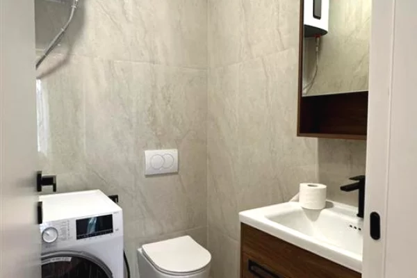 Shtepi me qera 2+1 ne Tirane - 1,100 Euro