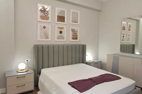 Shtepi me qera Apartament ne Tirane, 3+1, Mobilimi E mobiluar, Pagesa 1,500  Euro.