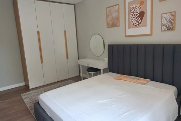 Shtepi me qera Apartament ne Tirane, 3+1, Mobilimi E mobiluar, Pagesa 1,500  Euro.