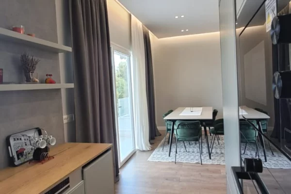 Shtepi me qera 3+1 ne Tirane - 1,500 Euro