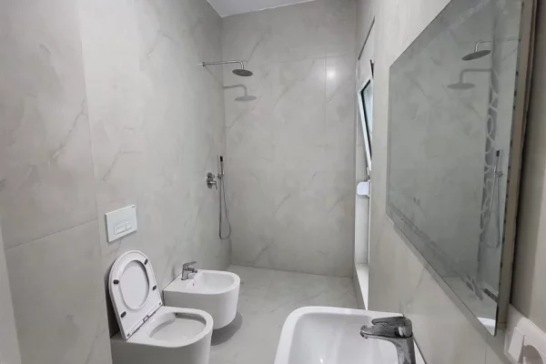 Shtepi me qera 2+1 ne Tirane - 50,000 Leke