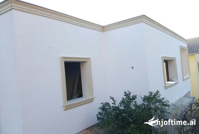 Shitet Godine 2 Katshe – Nderroq, 115m2 – Pershtatshme per Biznese