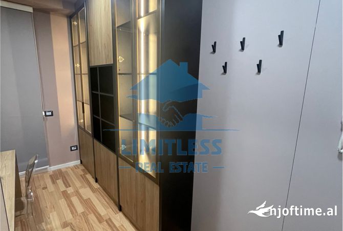 Jepet me Qera Ambient Komercial/Zyre ne pallat te ri ne katin e pare perballe Harry Fultz, Tirane