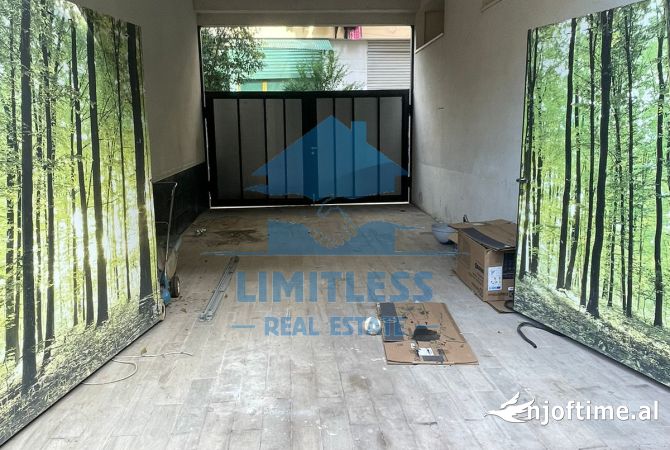 Ambient biznesi me qera 4+1 ne Tirane - 30,000 Leke