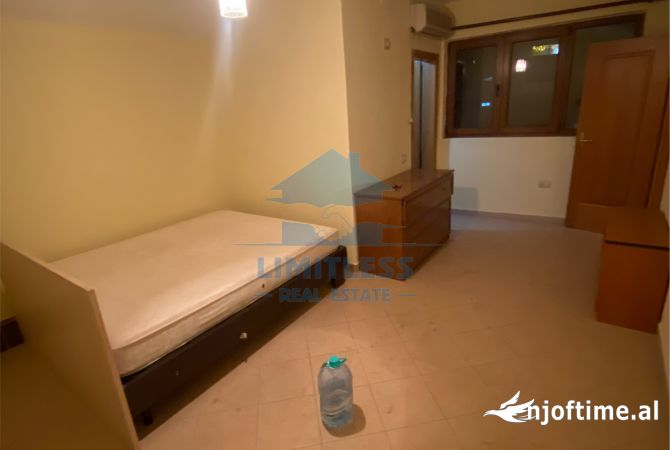 Jepet me qera Ambient 4+1+3 me sip. 150 m2 per Zyra, AirBnb ose Banim