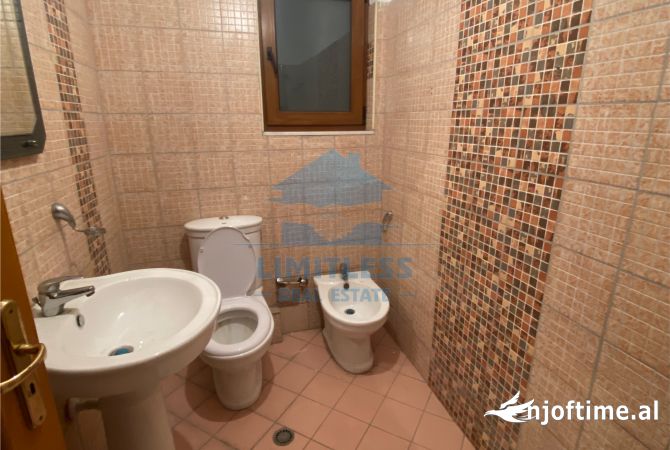 Jepet me qera Ambient 4+1+3 me sip. 150 m2 per Zyra, AirBnb ose Banim