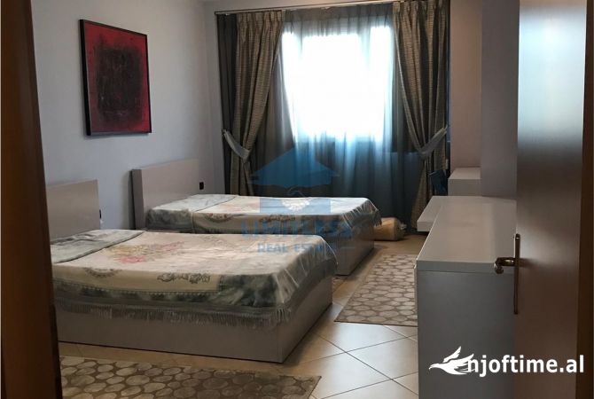 Shtepi me qera Apartament ne Tirane, 3+1, Mobilimi E mobiluar, Pagesa 1,200  Euro.