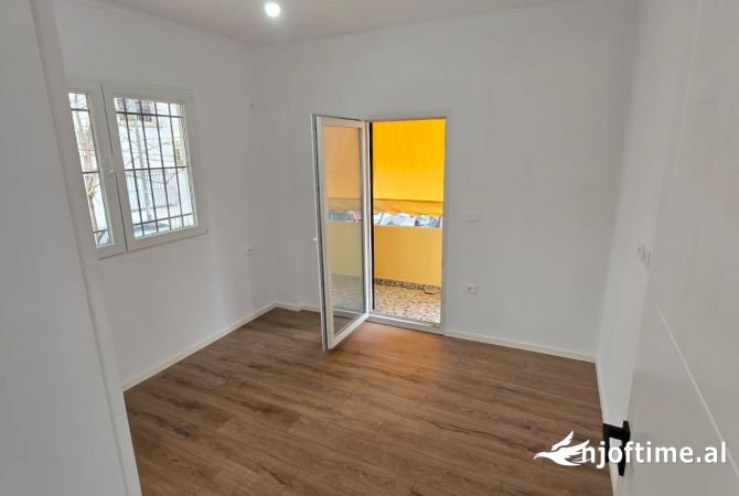 Shtepi ne shitje Apartament ne Tirane, 2+1, Mobilimi Pjeserisht e mobiluar, Pagesa 120,000  Euro.