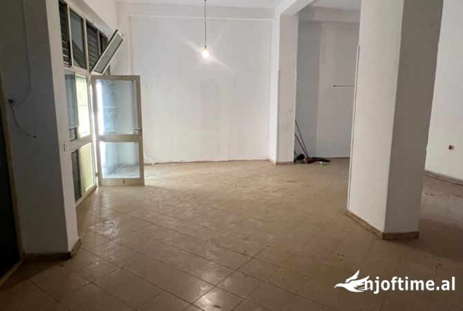 Ambient biznesi me qera 1+1 ne Tirane - 900 Euro