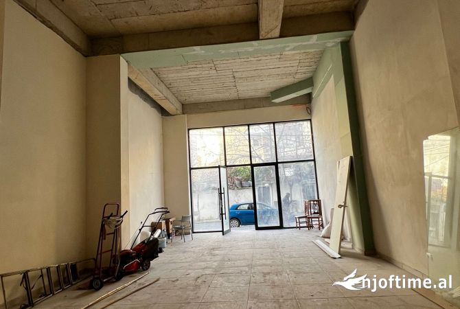 Ambient biznesi me qera 1+1 ne Tirane - 170,000 Leke